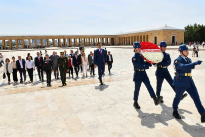 İzmir Çiğlililer Anıtkabir'de Ata'nın huzurunda